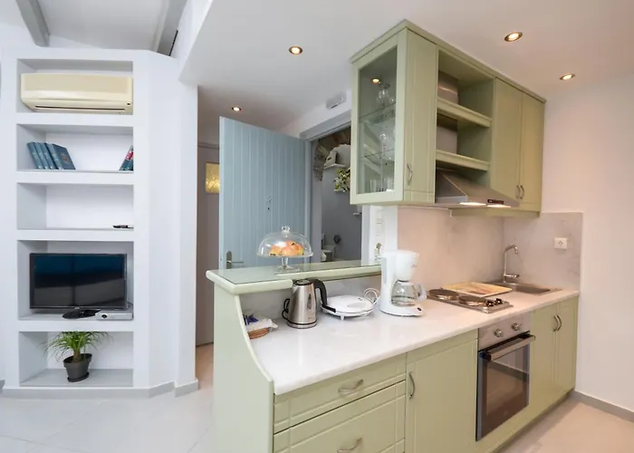 Santa Katerina & Naxos City