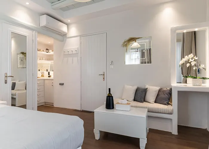 Santa Katerina & Naxos City