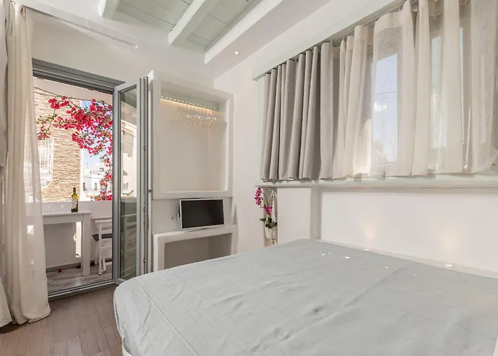 Santa Katerina & * Naxos City