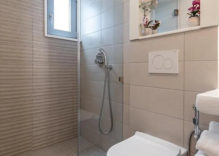 Santa Katerina & Naxos City