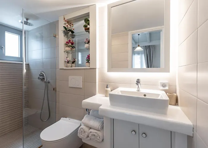 Santa Katerina & Naxos City