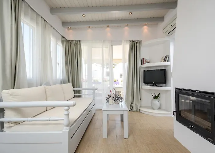 Santa Katerina & Naxos City