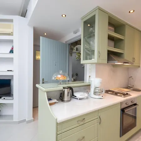 Santa Katerina & Naxos City