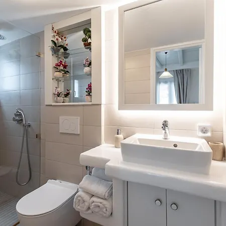 Santa Katerina & Naxos City