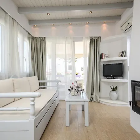 Santa Katerina & Naxos City