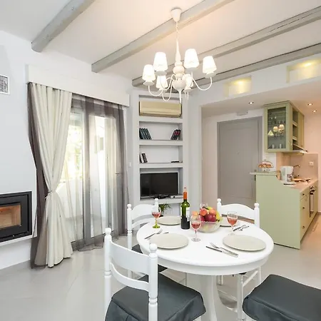 Santa Katerina & Апартаменты Naxos City