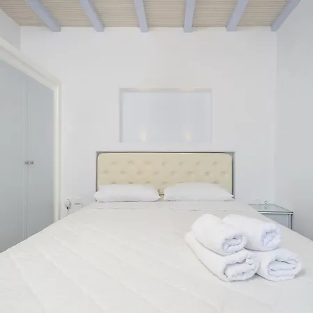 Santa Katerina & Naxos City