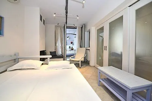 Santa Katerina & Naxos City