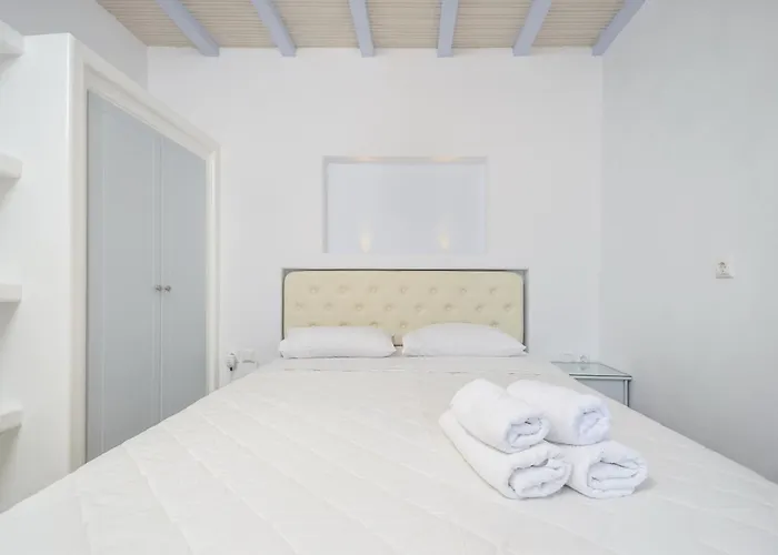 Santa Katerina & Naxos City