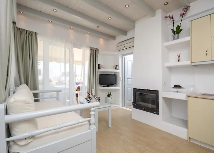 Santa Katerina & Naxos City