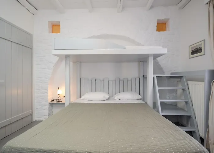 Santa Katerina & Naxos City